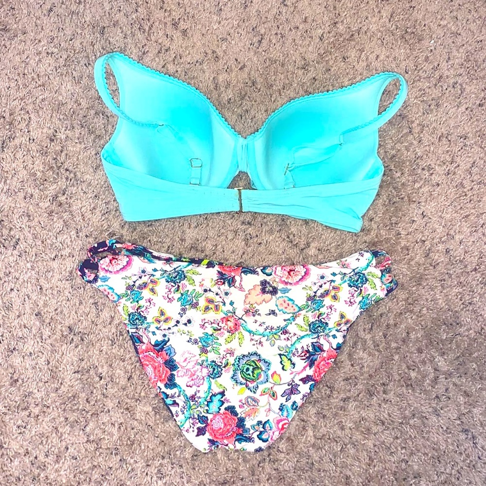 Bikini Set with Reversible Bottom - Picture 10 of 11